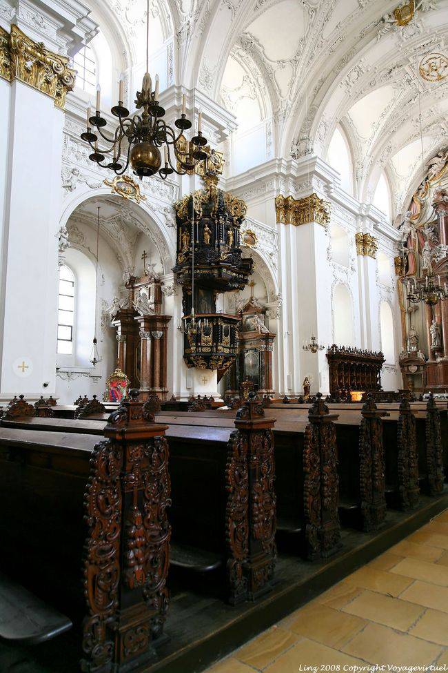 Ignatiuskirche, Alterdom, Details der Bänke, Linz - Österreich