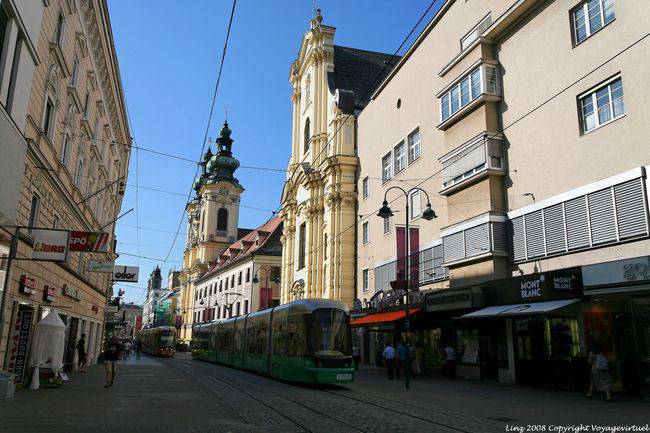 Landstraße, Kirchen und Straßenbahnen, Linz - Österreich