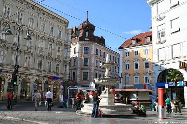 Landstraße, Taubenmarkt, Sparkassen, Platz und Brunnen, Linz - Österreich