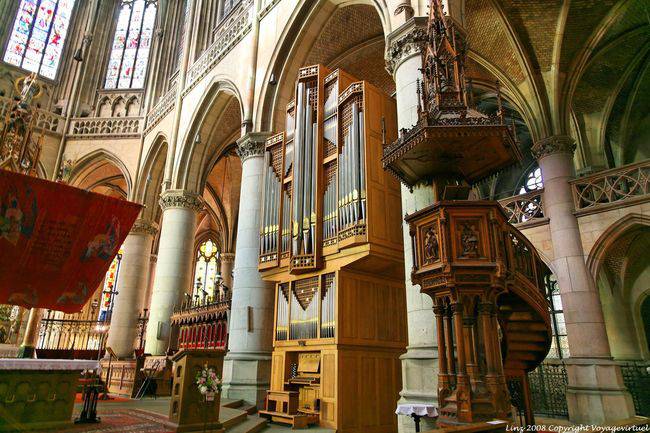 Neuer Dom, die Kanzel und die Orgel, Linz - Österreich