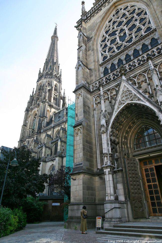 Neuer Dom, Vorplatz und Glockenturm, Linz - Österreich
