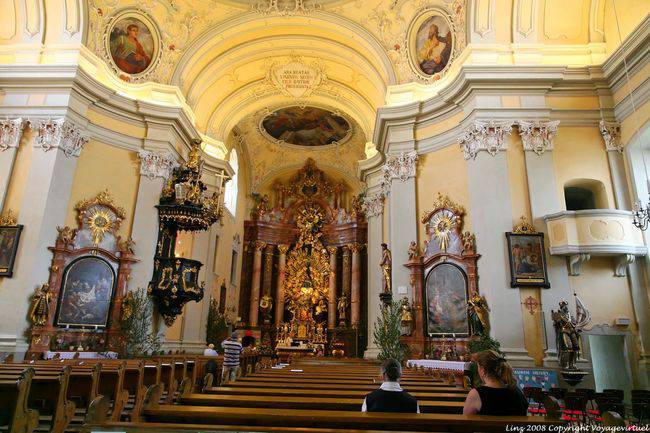 Postlingberg, das Kirchenschiff und der Chor, Linz - Österreich