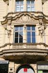Landstraße, Fassade und Skulpturen, Hash und Partner, Linz, Österreich.