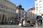 Landstraße, Taubenmarkt, Sparkassen, Platz und Brunnen, Linz, Österreich.