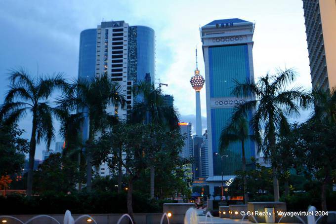 Gebäude in blau, Kuala Lumpur - Malaysia