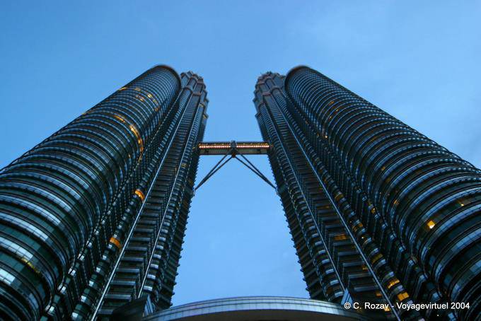 Die Petronas Türme von unten, Kuala Lumpur sehen - Malaysia