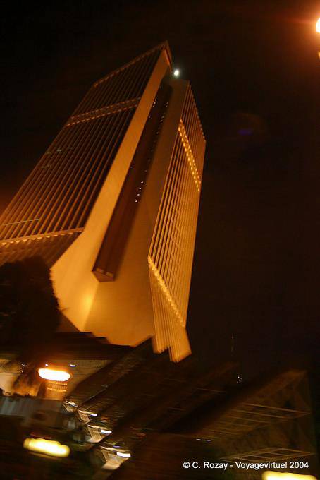 Gebäude in der Nacht, Kuala Lumpur - Malaysia