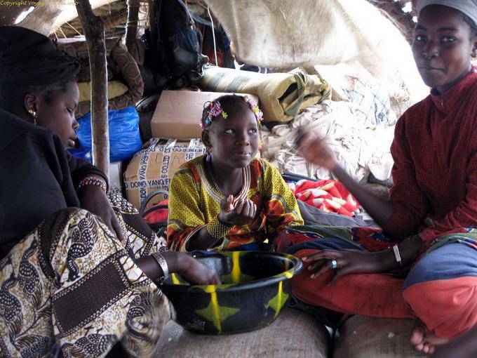 Entre Mopti et Tombouctou Pinasse Repas Mali