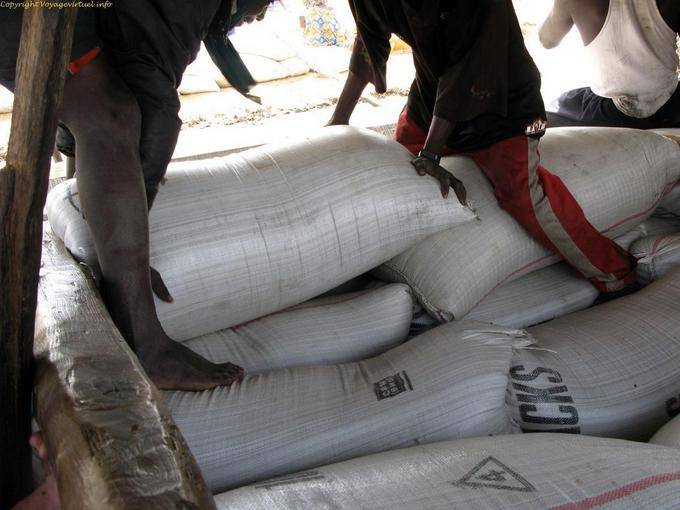Entre Mopti et Tombouctou Pinasse Sacs Mali