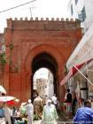 Die rote Tür kisaria, Bab el Kasbah, Larache, Marokko.