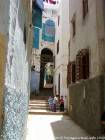 Treppen und Bogen in der alten Medina, Larache, Marokko.