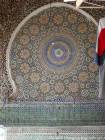 Zelliges einen Brunnen Nahaufnahme, Fes, Marokko.