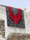 Carpet Trocknen an einer Wand, Fez, Marokko.