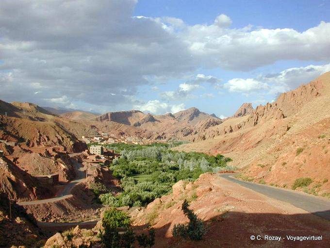 Dades Schluchten, Straße der tausend Kasbahs zu Aït Ibriren - Marokko