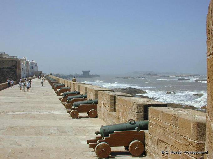 Essaouira, Kanonen auf der Stadtmauer Ausrichtung - Marokko