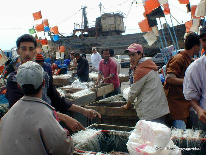 Essaouira, Fischer Gespräch am Hafen - Marokko
