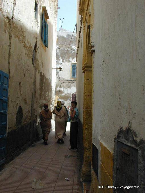 Passage in einer Gasse in der Medina, Essaouira - Marokko