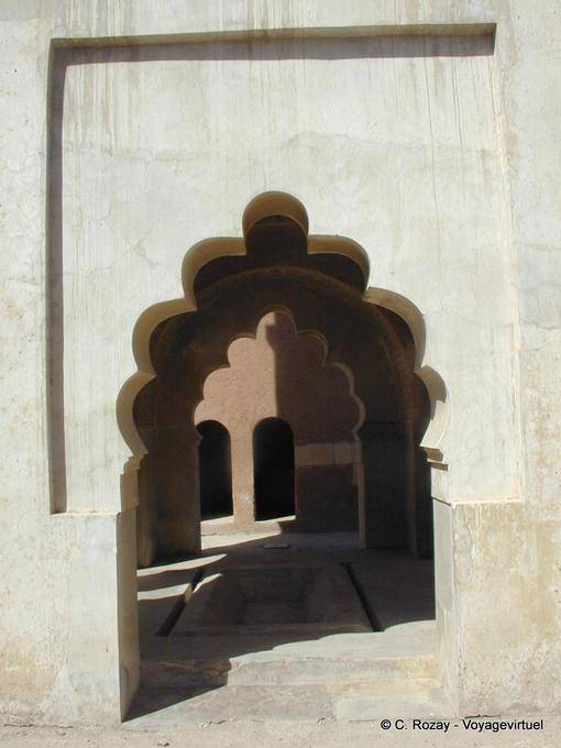 Das rechteckige Becken Koubba Almoravid, Marrakesch - Marokko