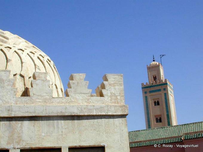 Zinnen und ein Teil der äußeren Kuppel Ba'adiyin Koubba, Marrakesch - Marokko