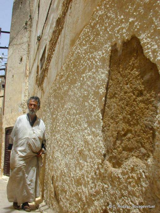 Walker in der Medina, Meknes - Marokko