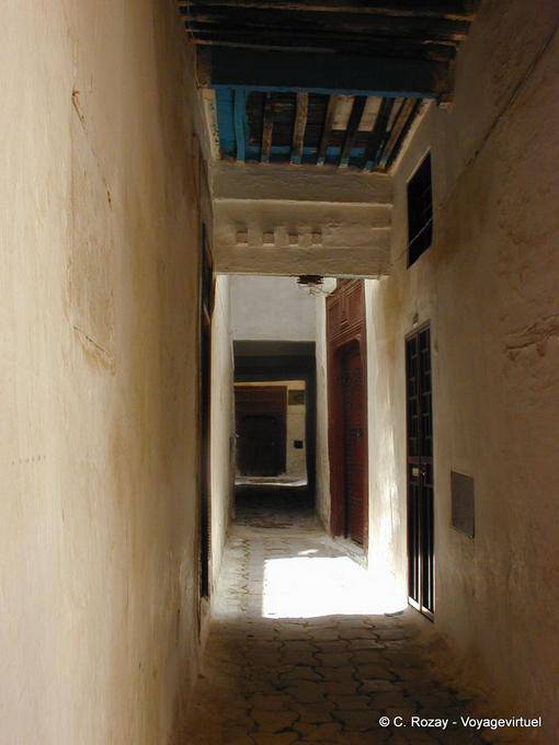 Licht in dem Übergang vom alten Meknes - Marokko