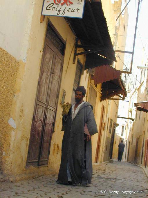 Ein Mann auf der Straße, Meknes - Marokko
