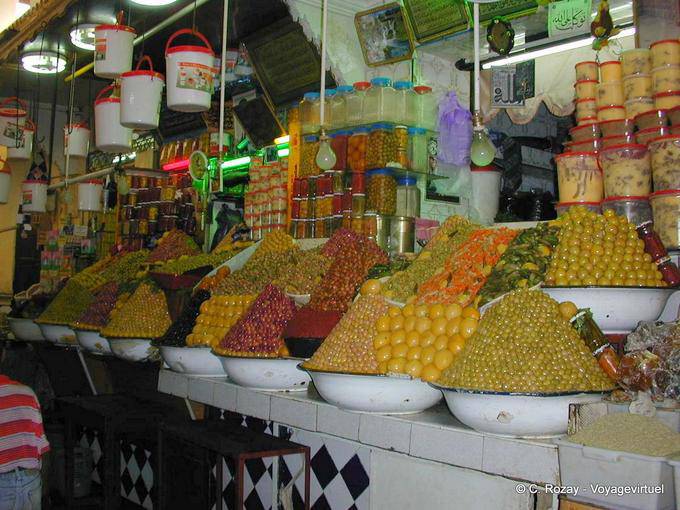 Meknes, Proviant Pyramiden am Marktplatz Lalla Aouda - Marokko
