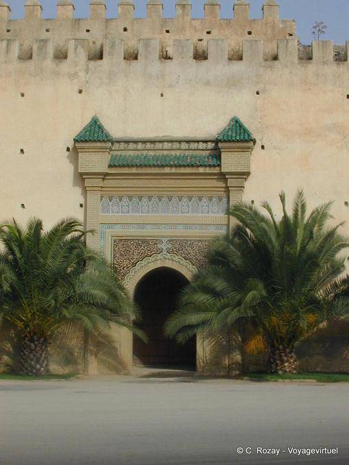 Eine Tür in der Wand der Kaiserstadt, Meknes - Marokko