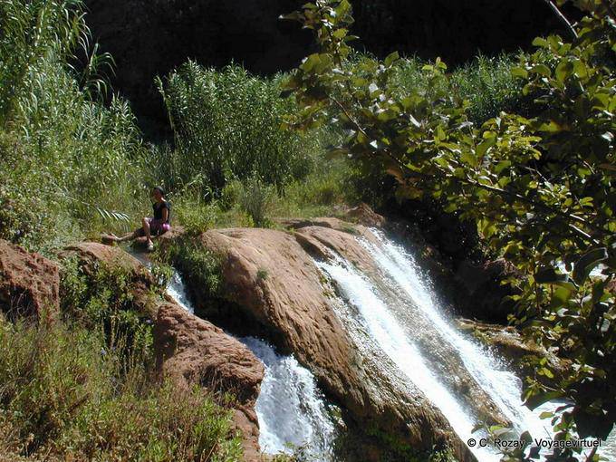 Ouzoud Wasserfälle, schöne Spaziergänge in die Schlucht zu tun - Marokko