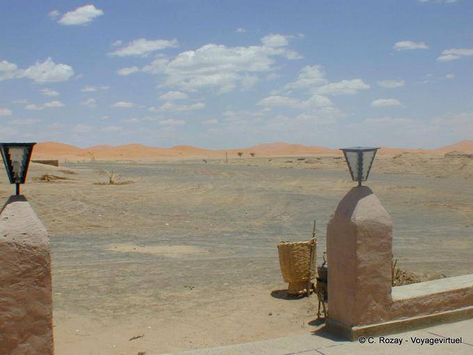 Merzouga Wüste Horizont von der Terrasse des Kasbah Tombouctou - Marokko