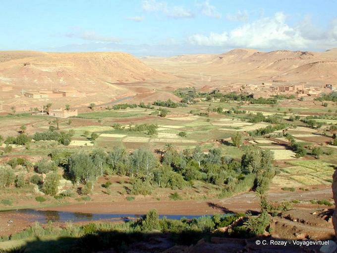 Schöne gepflegte Tal und ksours in der Mitte des Atlas, in der Nähe von Ouarzazate - Marokko