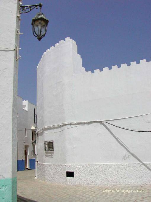 Angle befestigte Straße, Haus Sidi Tayeb, Medina Asilah - Marokko