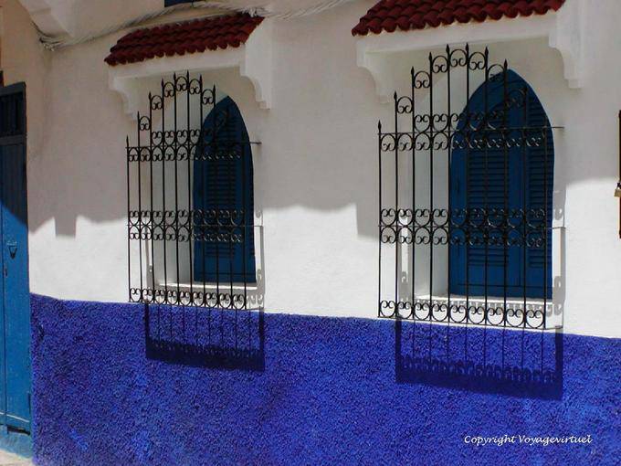 Shadow of Schmiedeeisen und Farben in der Medina, Asilah - Marokko