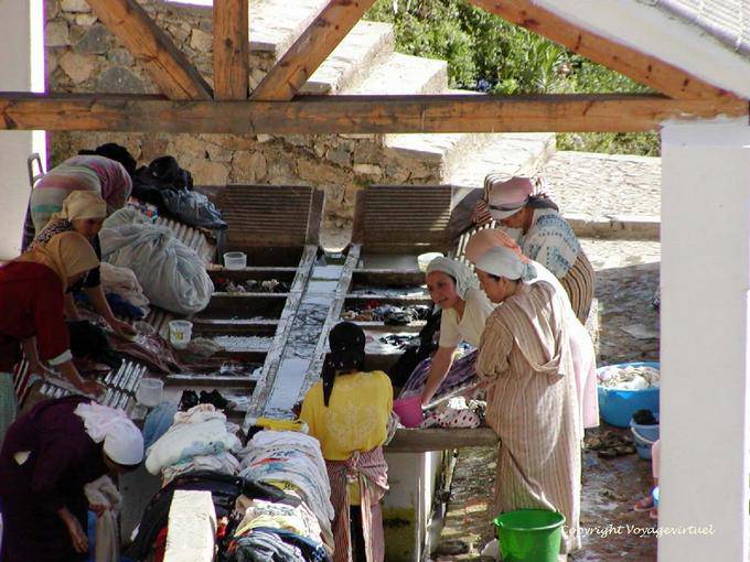 Unterhaltung Wäscherinnen, Quelle Ras El Ma, Chefchaouen - Marokko