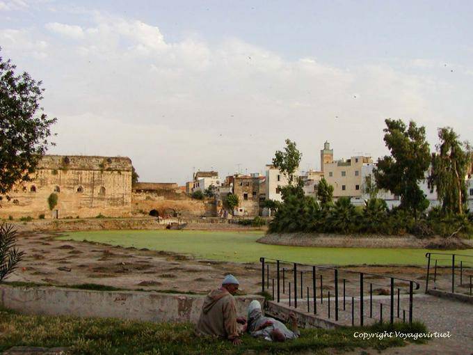 Erholung in der Nähe des Burggrabens Garten Jnan Sbil, Fes El Jdid - Marokko