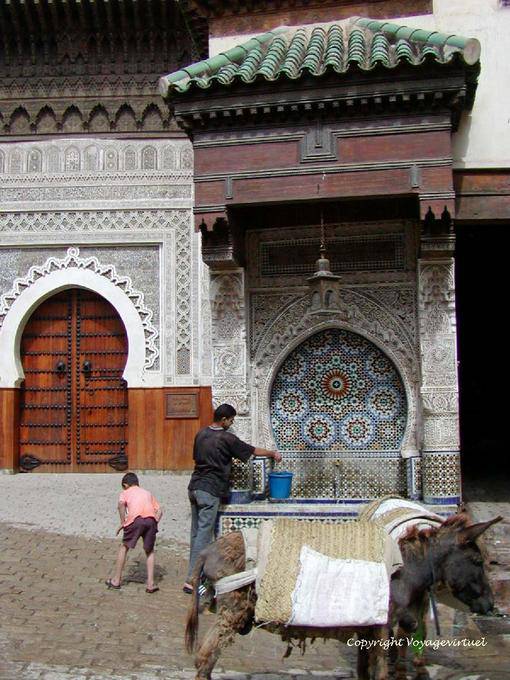 Fountain Nejjarine und die Tür des Fondouk, Fes - Marokko