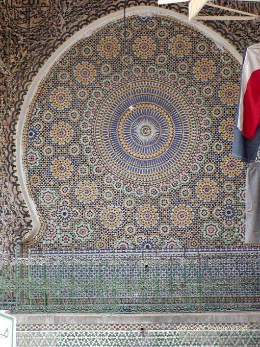 Zelliges einen Brunnen Nahaufnahme, Fes - Marokko