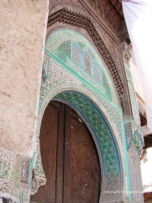 Architektur und dekorative Motive typisch für einen Eintrag, Medina, Fez - Marokko
