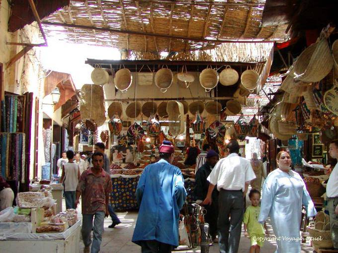 Ein Teil der überdachten Souk in der Medina von Fes - Marokko