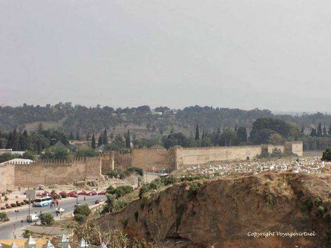 Mauern, Wände und Ansichten Gräber aus dem Friedhof von Bab Mahrouk, Fes - Marokko