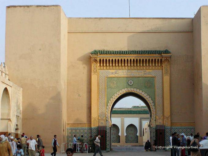 Eine der Türen auf den Königspalast, gegenüber dem alten Méchouar, Fes - Marokko