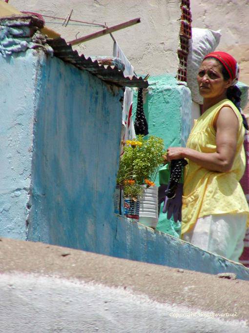 Ein Bewohner legte seine Kleidung, Larache trocknen - Marokko