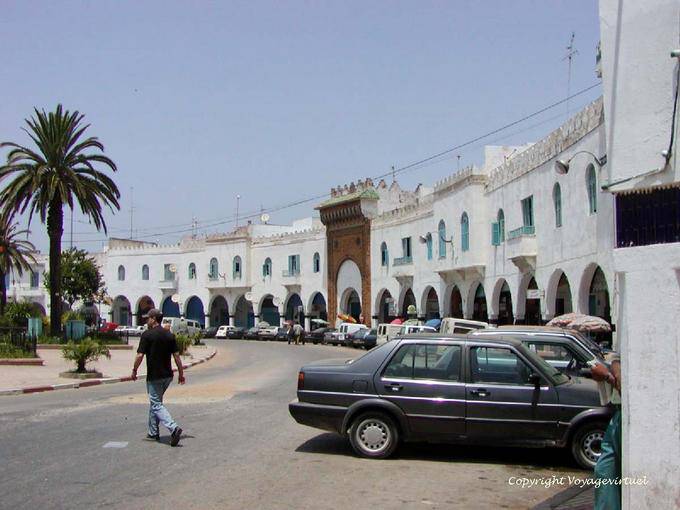 Rundbögen, Liberation Square, um Bab el Khemis, Larache - Marokko