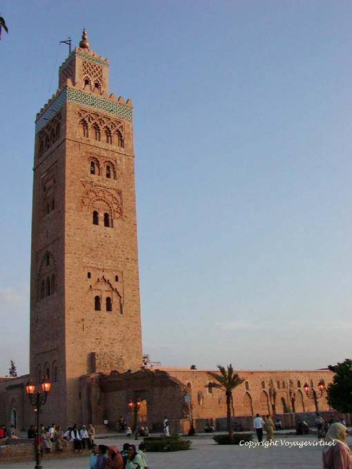Blick auf die Koutoubia-Moschee bei Sonnenuntergang, Marrakesch - Marokko