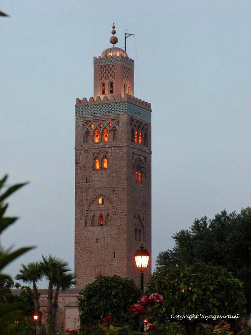 Beleuchtung des Minaretts der Moschee der Buchhändler, Koutoubia, Marrakesch - Marokko