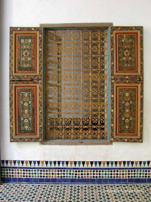 Bemalten Fensterläden und Kunstschmiedearbeiten Kunst, Bahia Palast, Marrakesch - Marokko