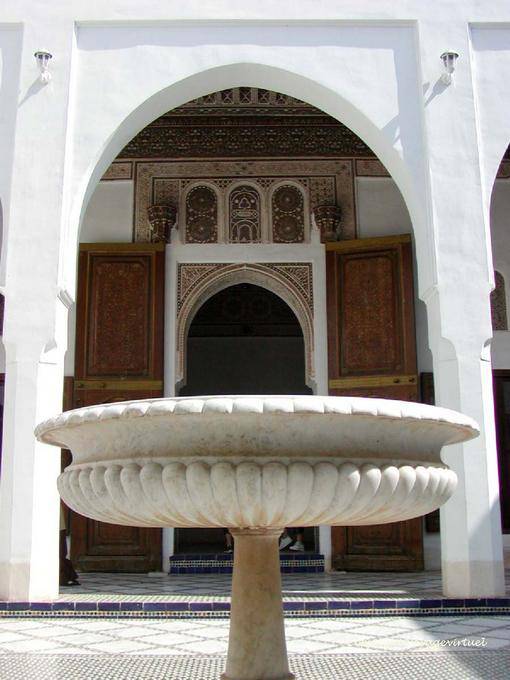 Carrara-Marmor-Brunnen von der kleinen Terrasse, Bahia Palast, Marrakesch - Marokko