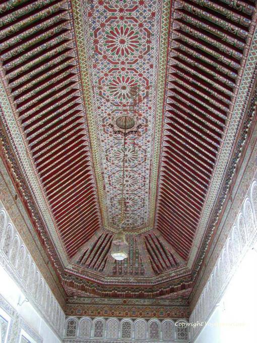 Stuck und Zeder Decke gemalt Motiven, Sitzungssaal, Bahia Palast, Marrakesch - Marokko