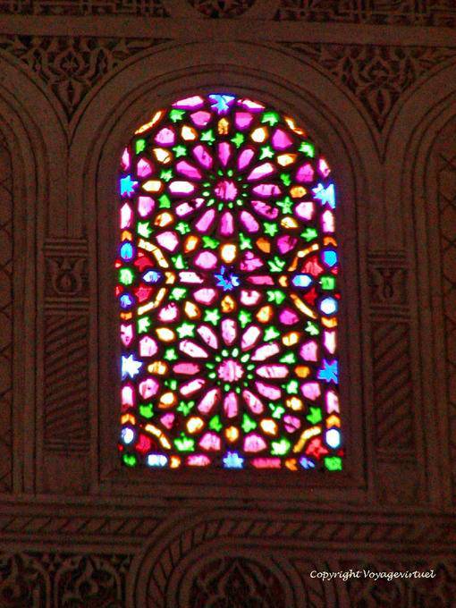 Buntglasfenster aus einem Schlafzimmer, Bahia Palast, Marrakesch - Marokko