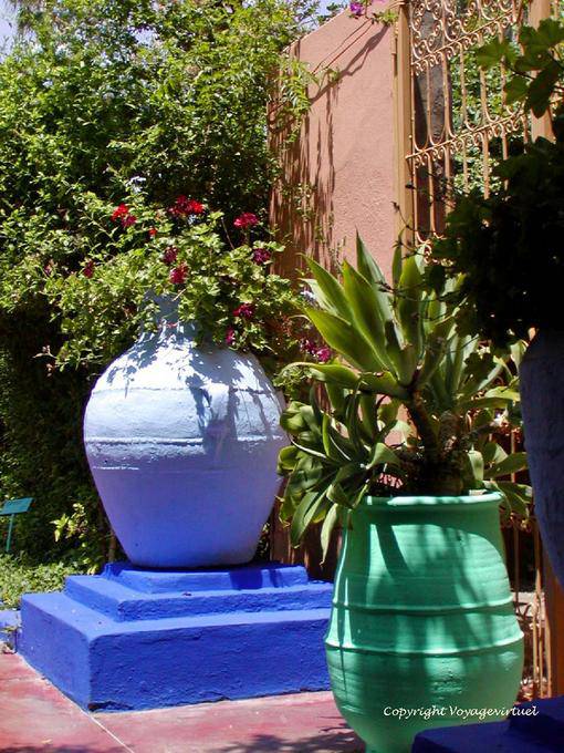 Farbige Terrakotta Gefäße Jardin Majorelle, Marrakesch - Marokko